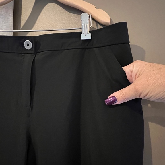 Weekends by Chicos Black Crop Pants, Cargo Pocket, Size Large, Chicos 2 - Picture 4 of 10